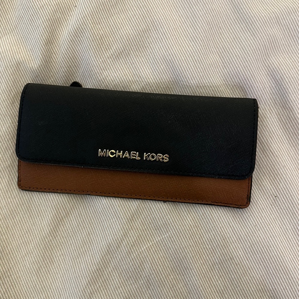 Michael Khors slim wallet